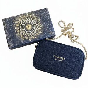 *Chanel Beauté Limited Edition Tweed Makeup Bag – Navy Blue (New in Box)